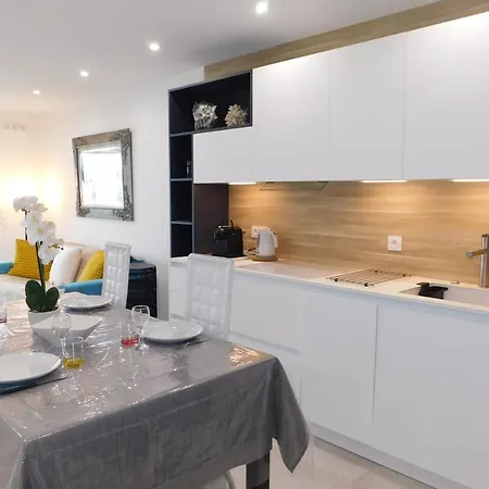 Spacious 2-bedroom In Egee With Parking And Air Conditi