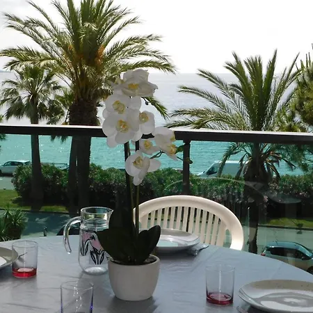 דירה Spacious 2-bedroom In Egee With Parking And Air Conditi *